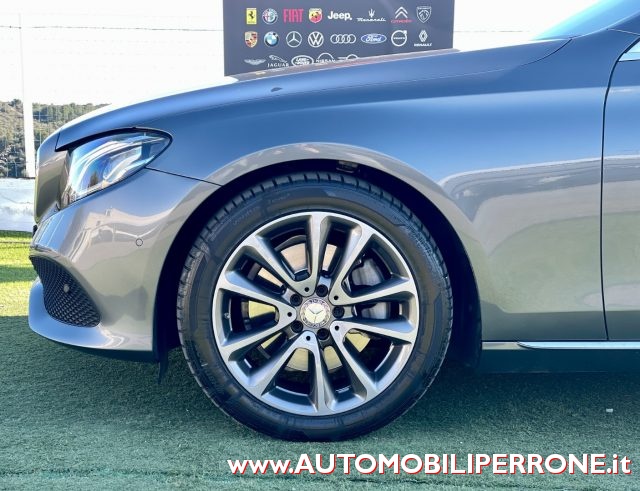 MERCEDES-BENZ E 220 D SPORT (VIRTUAL/NAVI/RETRO/LED) - foto 46