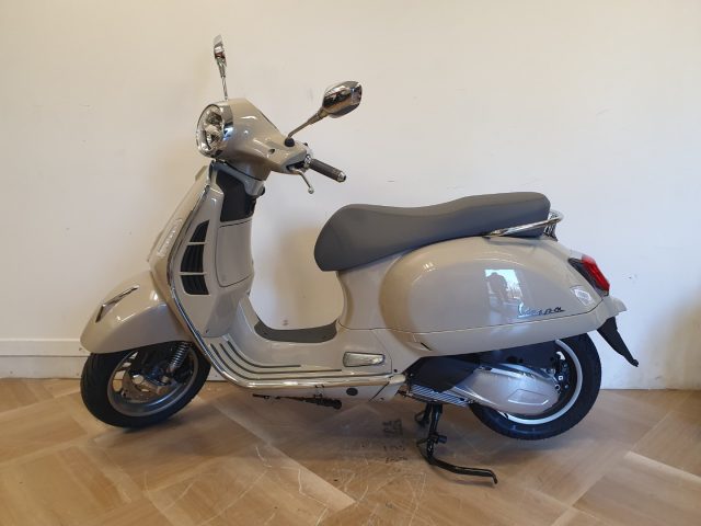 VESPA GTS 300 gts 300 hpe Immagine 1