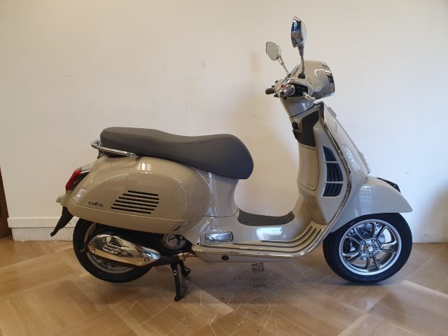 VESPA GTS 300 gts 300 hpe Immagine 0