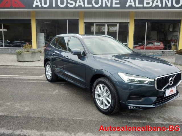 VOLVO XC60 B4 (d) AWD Geartronic Momentum Immagine 2