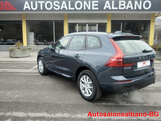 VOLVO XC60 B4 (d) AWD Geartronic Momentum Immagine 4