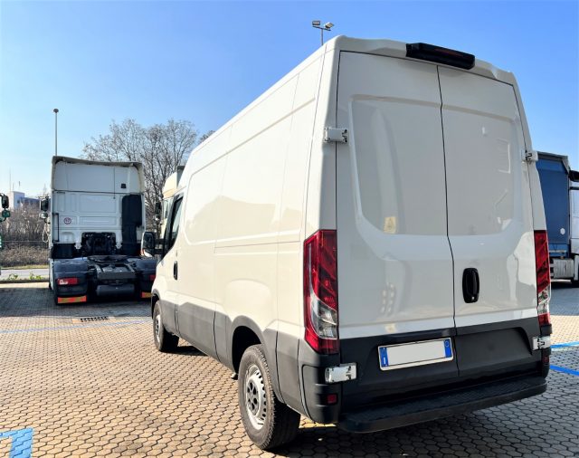 IVECO Daily 35S12 - Furgone Immagine 4