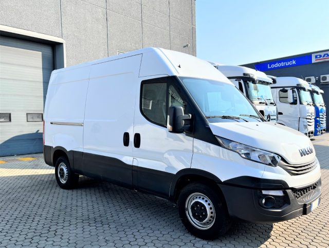 IVECO Daily 35S12 - Furgone Immagine 2