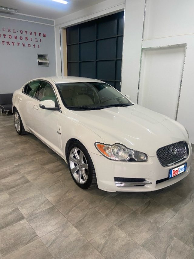 JAGUAR XF 2.7D V6 Premium Luxury Immagine 1