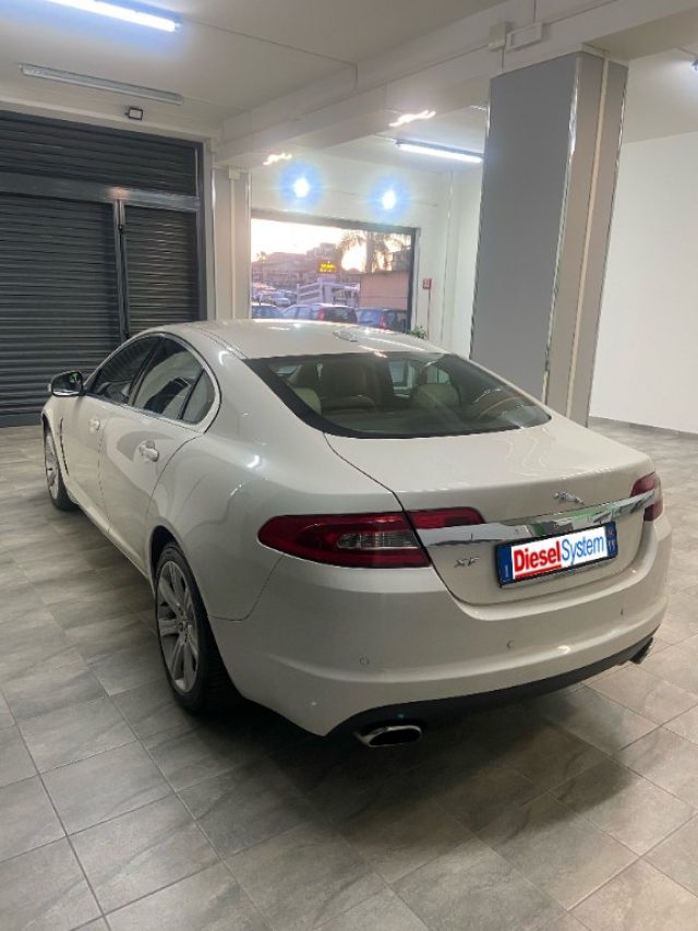 JAGUAR XF 2.7D V6 Premium Luxury Immagine 3