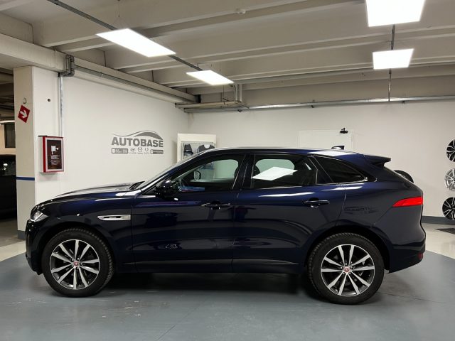 JAGUAR F-Pace 3.0 D V6 300 CV AWD aut. R-Sport Immagine 3