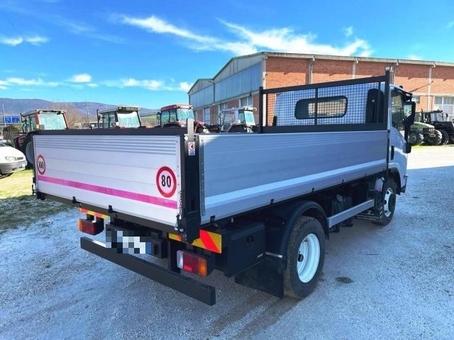 ISUZU NPR75 ANNO 2010 KM 187617 CON CASSONE RIB.TRILAT. Immagine 4