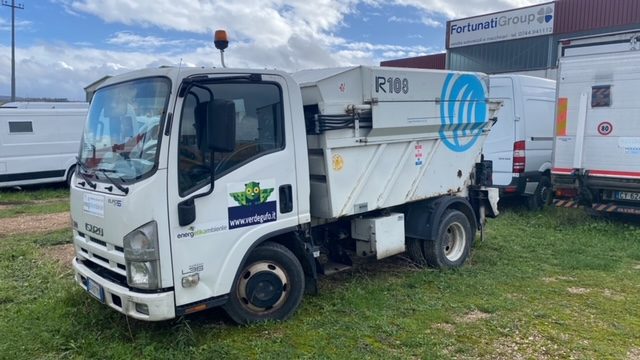 ISUZU NL R85 L35  CON COMPATTATORE E VOLTACONTENITORE PE Immagine 1