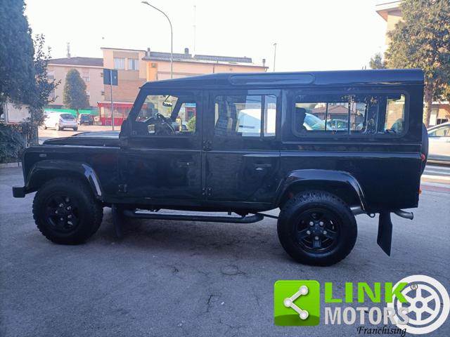 LAND ROVER Defender 110 2.4 TD4 Station Wagon SE Immagine 2