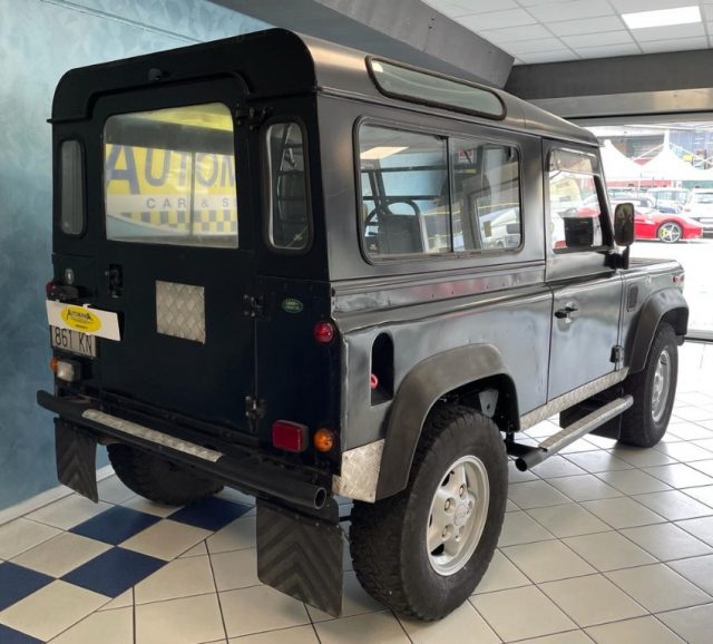 LAND ROVER Defender 90 2.5 Td5 Station Wagon corta Immagine 4