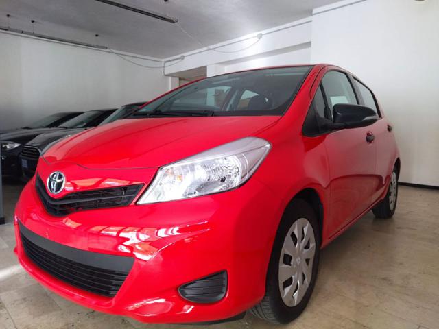 TOYOTA Yaris 1.0 5 porte Active ok neopatentati Immagine 2