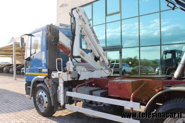 IVECO EUROCARGO 120E18 RIBALTABILE CON GRU Immagine 4