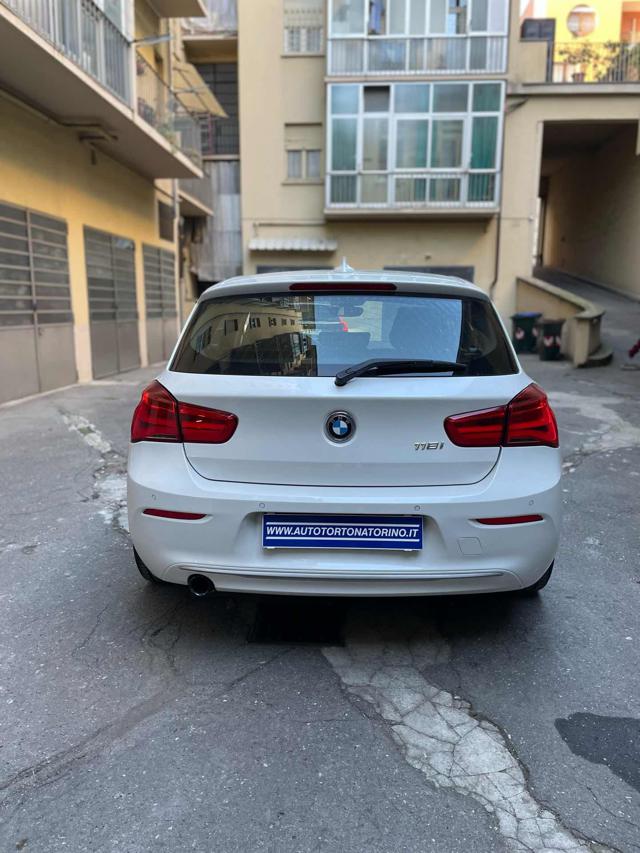 BMW 118 i 5p.  LUXURY NAVI-PELLE!!! Immagine 4