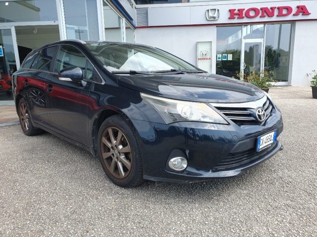 TOYOTA Avensis 2.0 D-4D Wagon Lounge Immagine 1