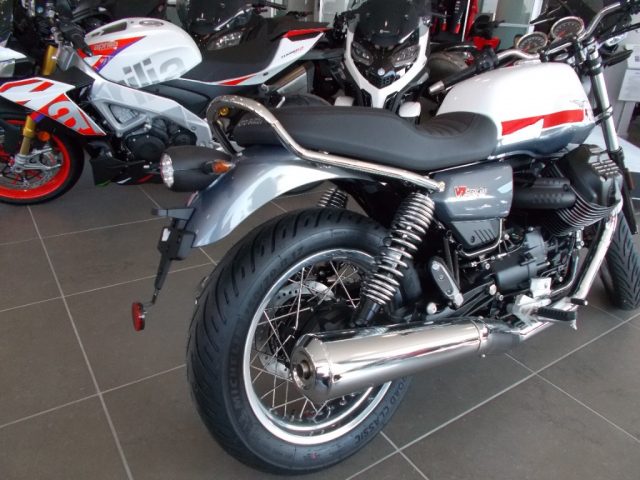 MOTO GUZZI V7 SPECIAL 2023 Immagine 2