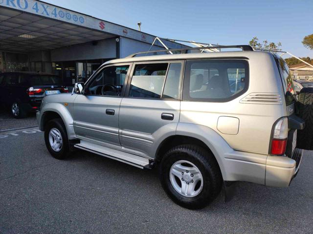 TOYOTA Land Cruiser 3.0 turbodiesel 5 p automatica 4x4 Immagine 3