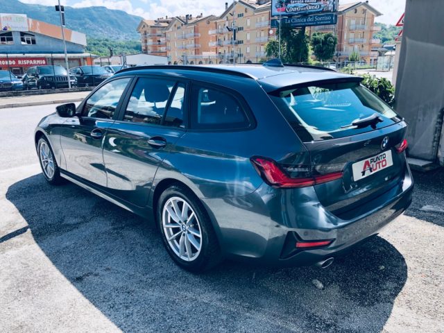 BMW 318 d Touring 48V HYBRID LOUNGE Business Immagine 3