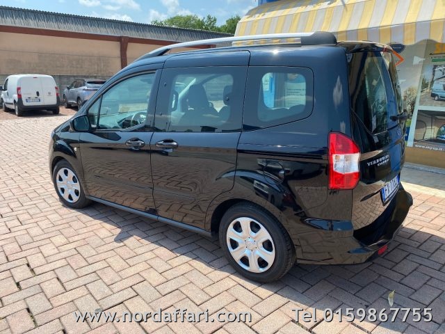 FORD Tourneo Courier - foto: 2