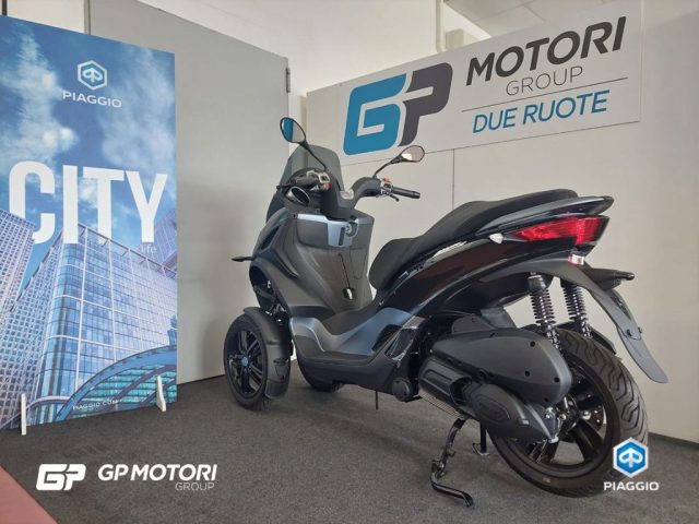 PIAGGIO MP3 300 Immagine 1