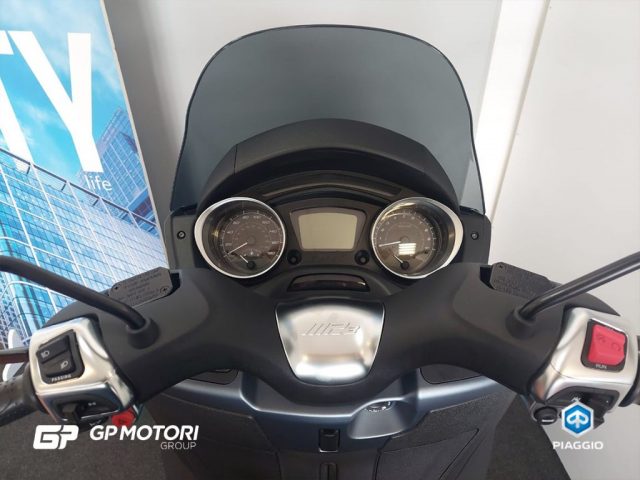 PIAGGIO MP3 300 Immagine 2