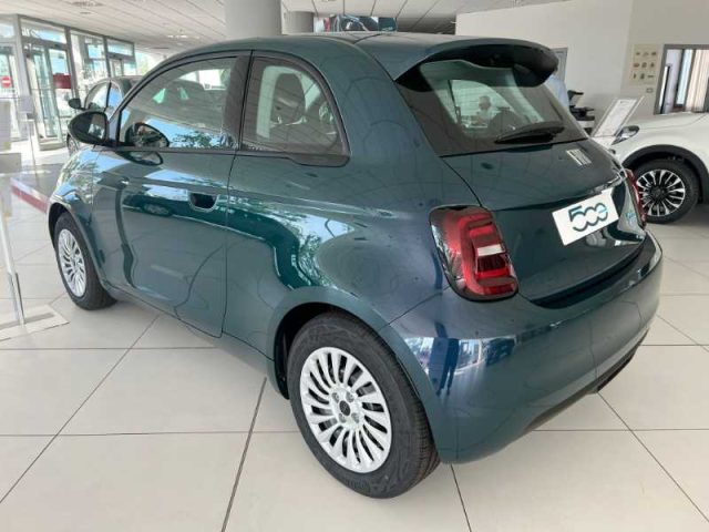 FIAT 500 Nuova  Hatchback My23 La Nuova  - 320 Berlina Immagine 2