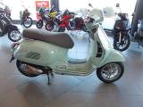 VESPA GTS 300 .