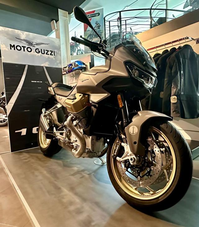 MOTO GUZZI V 100 Mandello Immagine 1