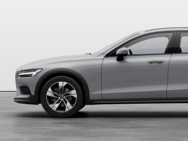 VOLVO V60 Cross Country B4 (d) AWD automatico Plus - MY24 Immagine 2