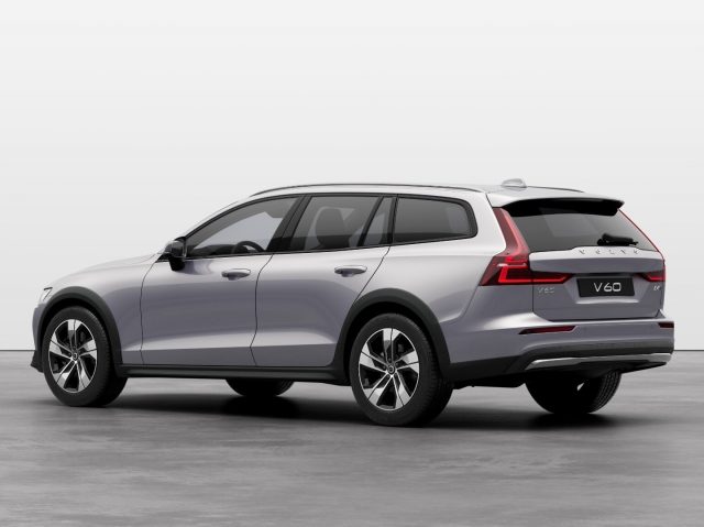 VOLVO V60 Cross Country B4 (d) AWD automatico Plus - MY24 Immagine 3