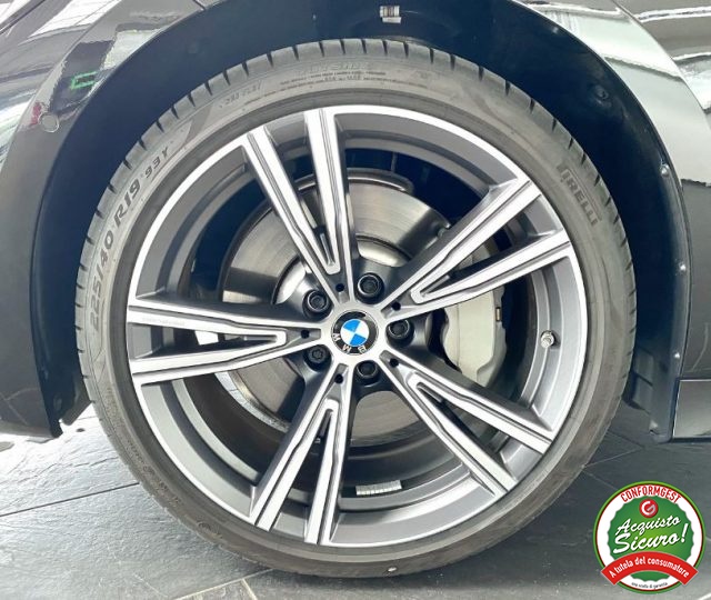 BMW 330 d 48V xDrive Touring Msport Immagine 3