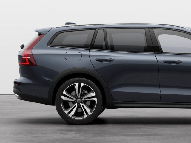 VOLVO V60 Cross Country B4 (d) AWD automatico Ultimate - MY24 Immagine 4