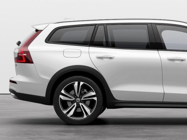 VOLVO V60 Cross Country B4 (d) AWD automatico Ultimate - MY24 Immagine 4