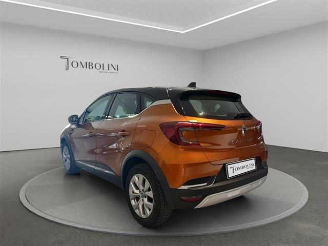 RENAULT Captur 1.6 E-Tech phev Intens 160cv auto Immagine 4