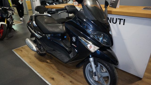 PIAGGIO Xevo 250 . Immagine 3