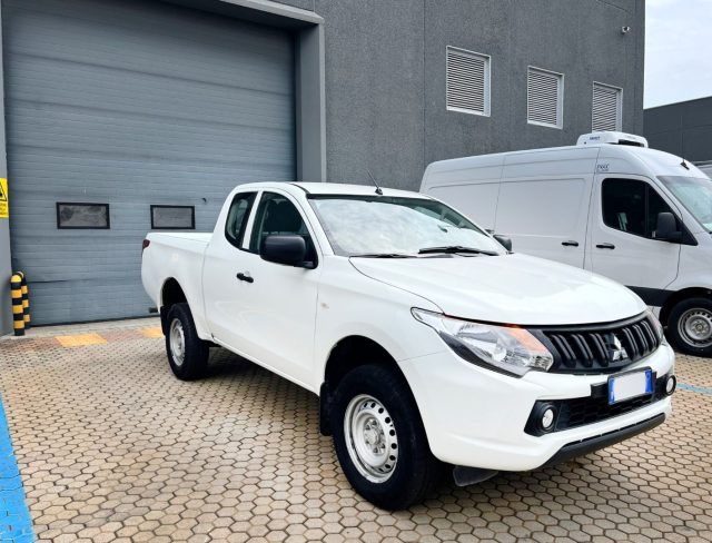 MITSUBISHI L200 Club Cab Invite 4X4 Immagine 2