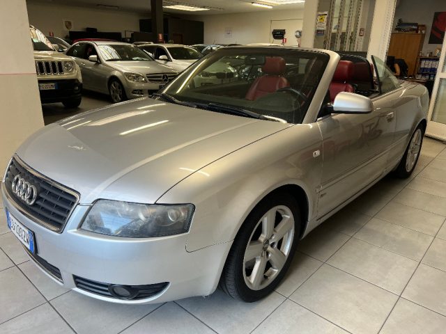 AUDI A4 Cabriolet 2.5 V6 TDI cat Immagine 0