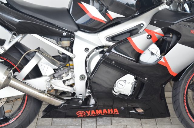 YAMAHA YZF R6 2000 Immagine 2