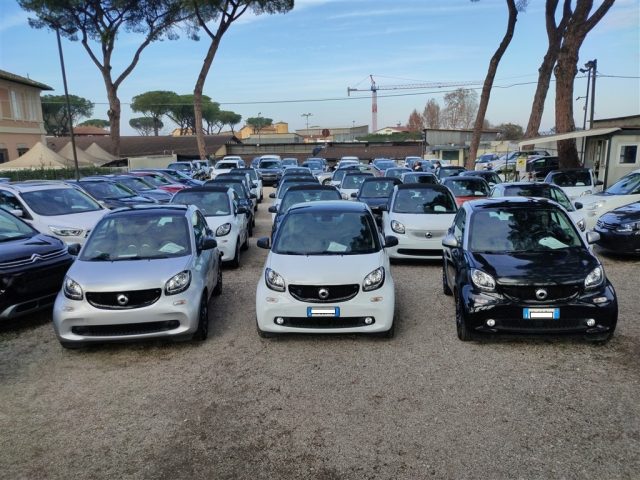 SMART ForTwo 70 1.0 AndroidAuto,CRUISE,CERCHI LEGA,CLIMA .. Immagine 1