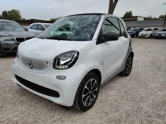 SMART ForTwo 70 1.0 AndroidAuto,CRUISE,CERCHI LEGA,CLIMA .. Immagine 2