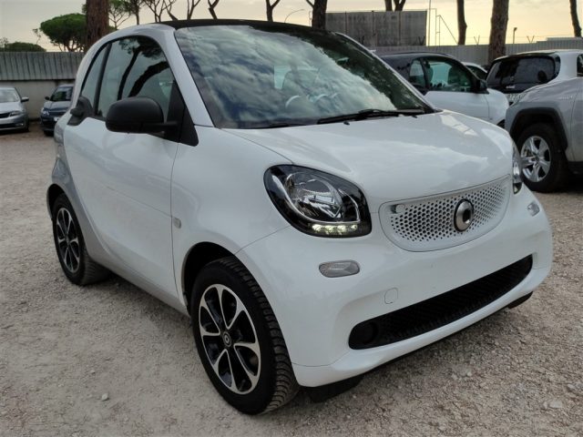 SMART ForTwo 70 1.0 AndroidAuto,CRUISE,CERCHI LEGA,CLIMA .. Immagine 3