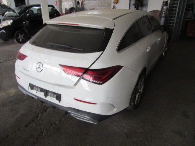 MERCEDES-BENZ CLA 220 d Automatic Shooting Brake Premium Immagine 3