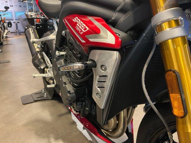 TRIUMPH Speed Triple 1200 RS CARNIVAL RED 2024 Immagine 3