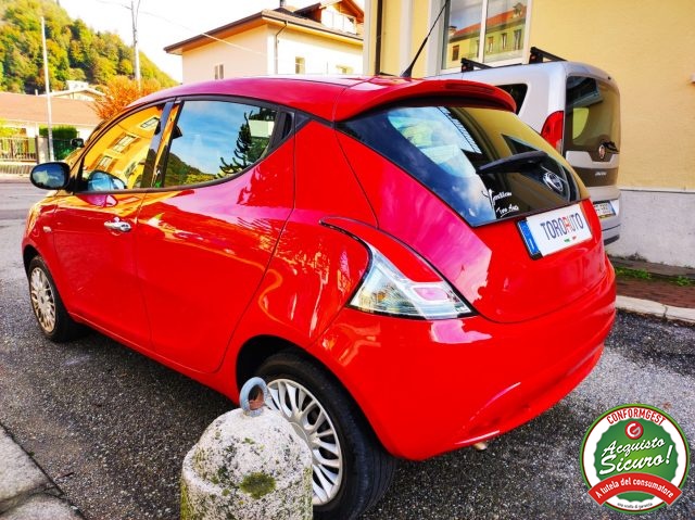 LANCIA Ypsilon 0.9 TwinAir 85 CV 5 porte S&S DFN Silver Immagine 2