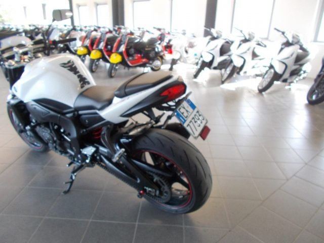 YAMAHA FZ1 . Immagine 2