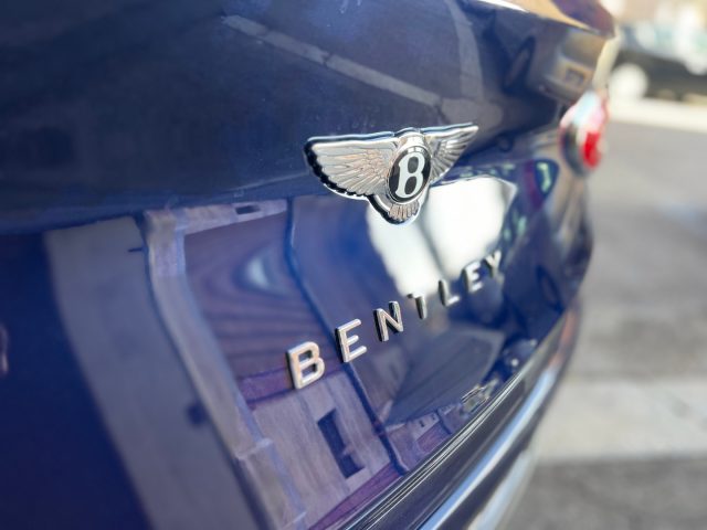 BENTLEY Bentayga V8 UFFICIALE BENTLEY MILANO IVA ESPOSTA! Immagine 2