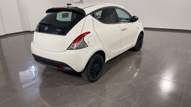 LANCIA Ypsilon 1.0 FireFly 5 porte S&S Hybrid Silver Immagine 2