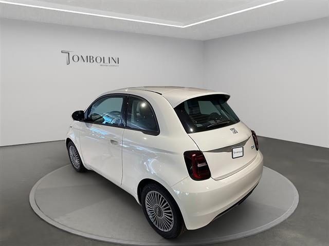 FIAT 500 e 42 kWh Icon Immagine 4