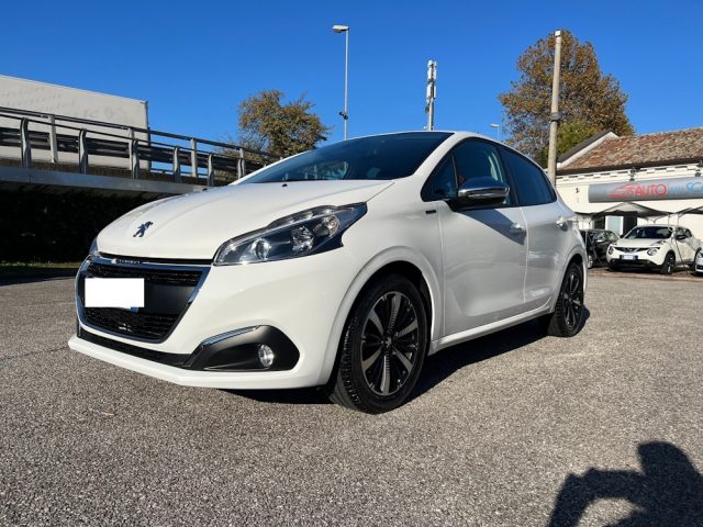 PEUGEOT 208 BlueHDi  100CV SIGNATURE 5 PORTE Immagine 2