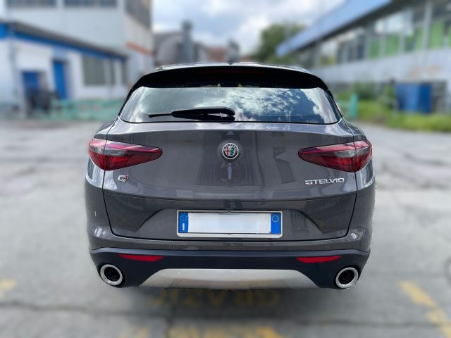 ALFA ROMEO Stelvio 2.2 Turbodiesel 180 CV AT8 Q4 Business Immagine 3