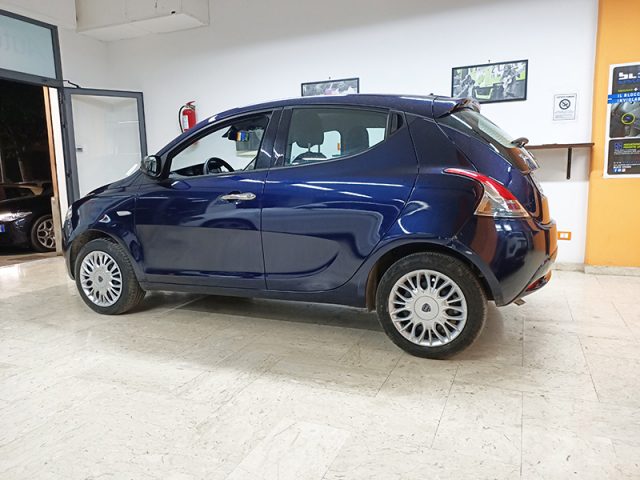 LANCIA Ypsilon 1.2 69 CV 5 porte Silver Immagine 3